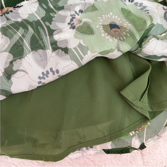ASTR the Label Gorgeous Green & White Floral Long Sleeve Wrap Tie Blouse Top XS - Picture 11 of 12